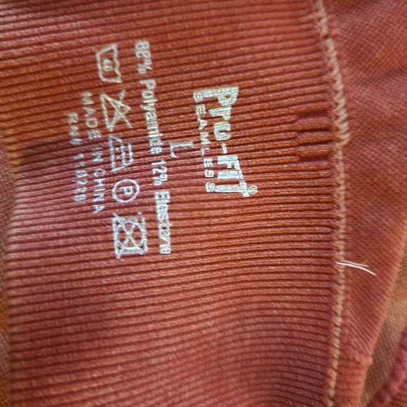 Rust Ribbed Crop Top - Picture 3 of 3